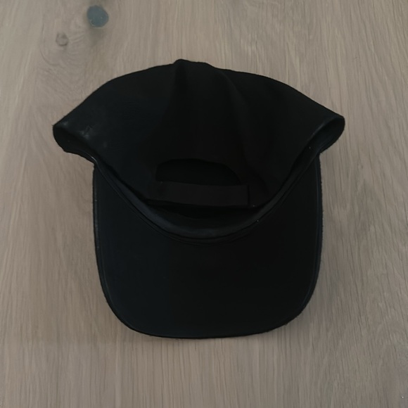 Women’s ARITZIA TNA hat - Picture 2 of 3